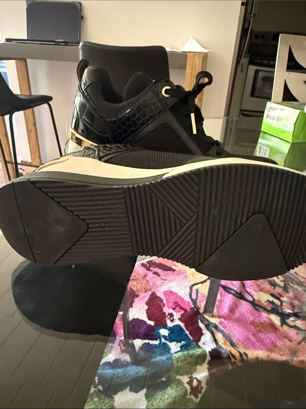Shoe - Picture 4 of 6